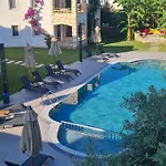 מלון דירות Sun Garden 4*