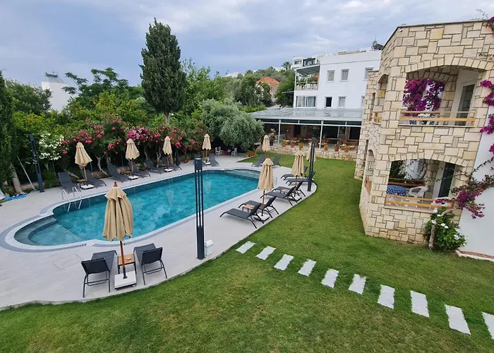 מלון דירות Sun Garden 4*